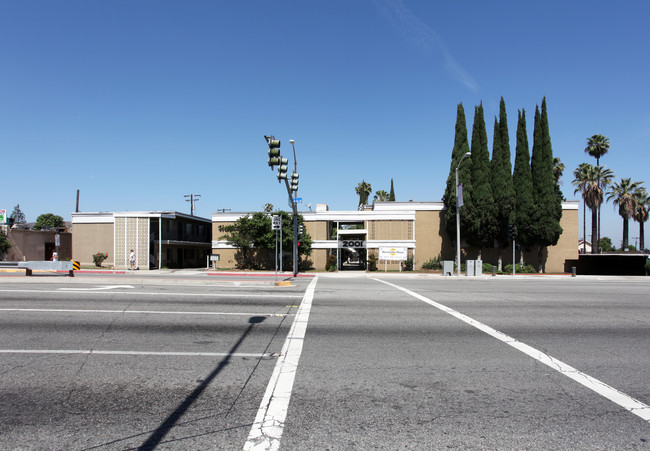 Hacienda Plaza Apartments in La Puente, CA - Building Photo - Building Photo