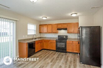 4326 Rhapsody Ln in Indianapolis, IN - Foto de edificio - Building Photo