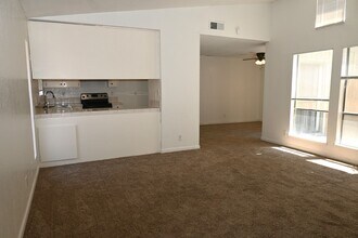5608 Passero Way in Stockton, CA - Building Photo - Building Photo