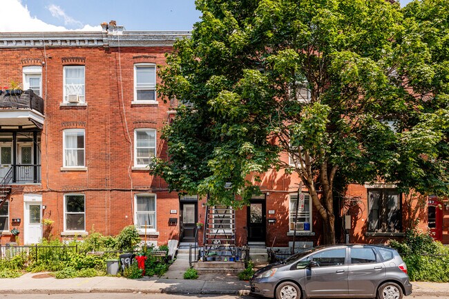989 Sainte-Marguerite Rue