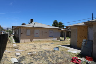 215 W Philadelphia Ave in Las Vegas, NV - Building Photo - Building Photo