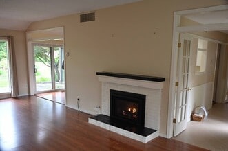 540 Heritage Vlg in Southbury, CT - Building Photo - Building Photo