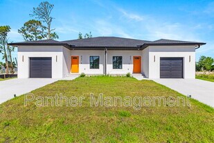 8249 Dimstead St in Port Charlotte, FL - Building Photo