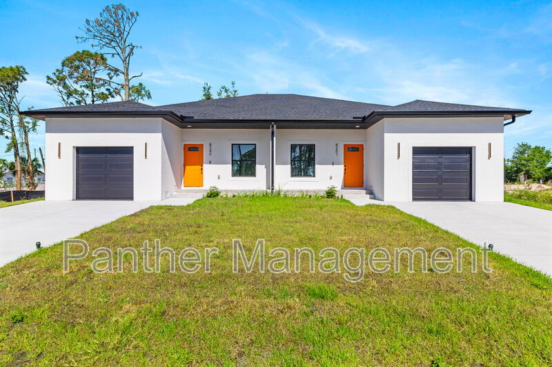 8249-8251 Dimstead St in Port Charlotte, FL - Building Photo