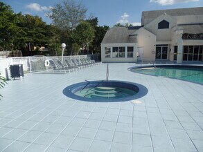 3465 NW 44th St in Lauderdale Lakes, FL - Building Photo - Building Photo