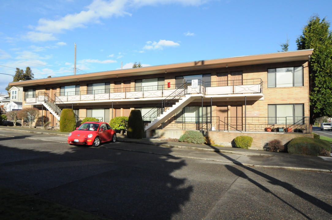 Gilmore Apartments in Seattle, WA - Building Photo