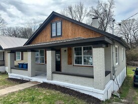 1122 E Dunklin St in Jefferson City, MO - Building Photo