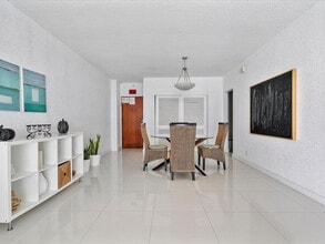 4001 S Ocean Dr in Hollywood, FL - Building Photo - Building Photo