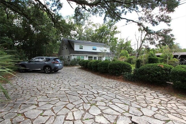 property at 14 W King St