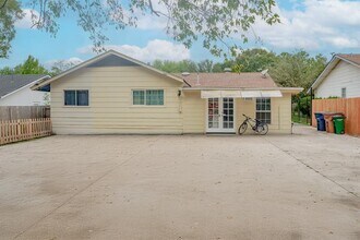 9801 Oriole Dr in Austin, TX - Building Photo - Building Photo