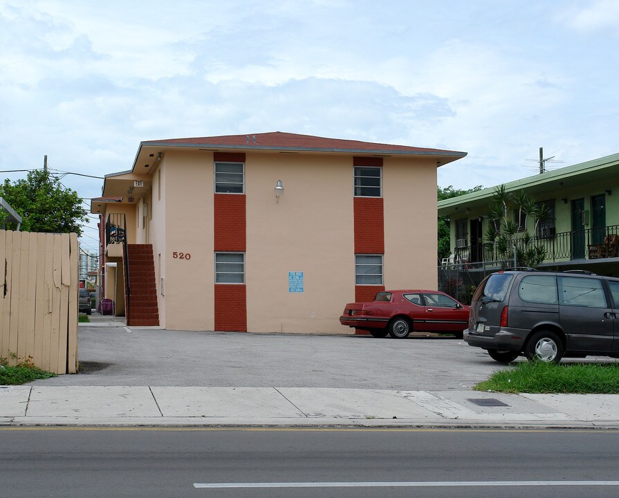 520 SW 7th St in Miami, FL - Building Photo