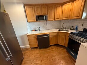 319 Bennington St, Unit 1a in Boston, MA - Foto de edificio - Building Photo