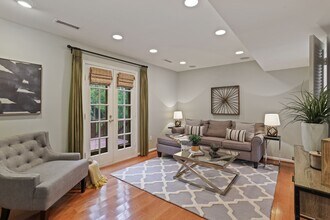 6665 Hillandale Rd in Bethesda, MD - Building Photo - Building Photo