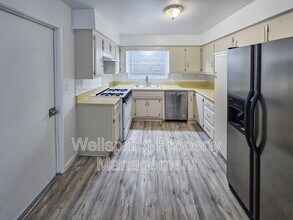 117 S Silver Ridge St in Ridgecrest, CA - Building Photo - Building Photo