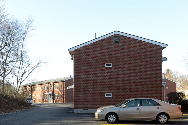 Louis George Village in Quincy, MA - Foto de edificio - Building Photo