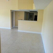 5041 Wiles Rd in Coconut Creek, FL - Building Photo - Building Photo