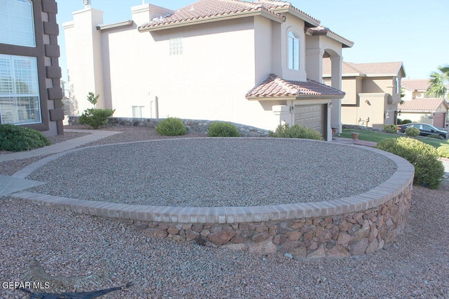 6076 Los Siglos Dr in El Paso, TX - Building Photo - Building Photo