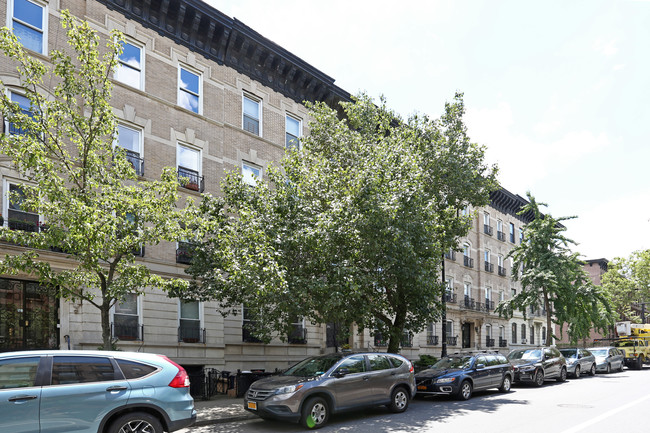 387 Clinton St in Brooklyn, NY - Foto de edificio - Building Photo