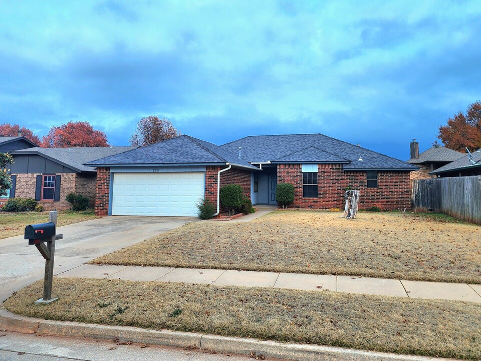 753 Heather Ter in Yukon, OK - Foto de edificio