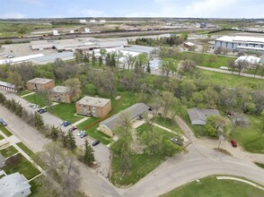 Elmview Apartments in Minot, ND - Building Photo - Building Photo