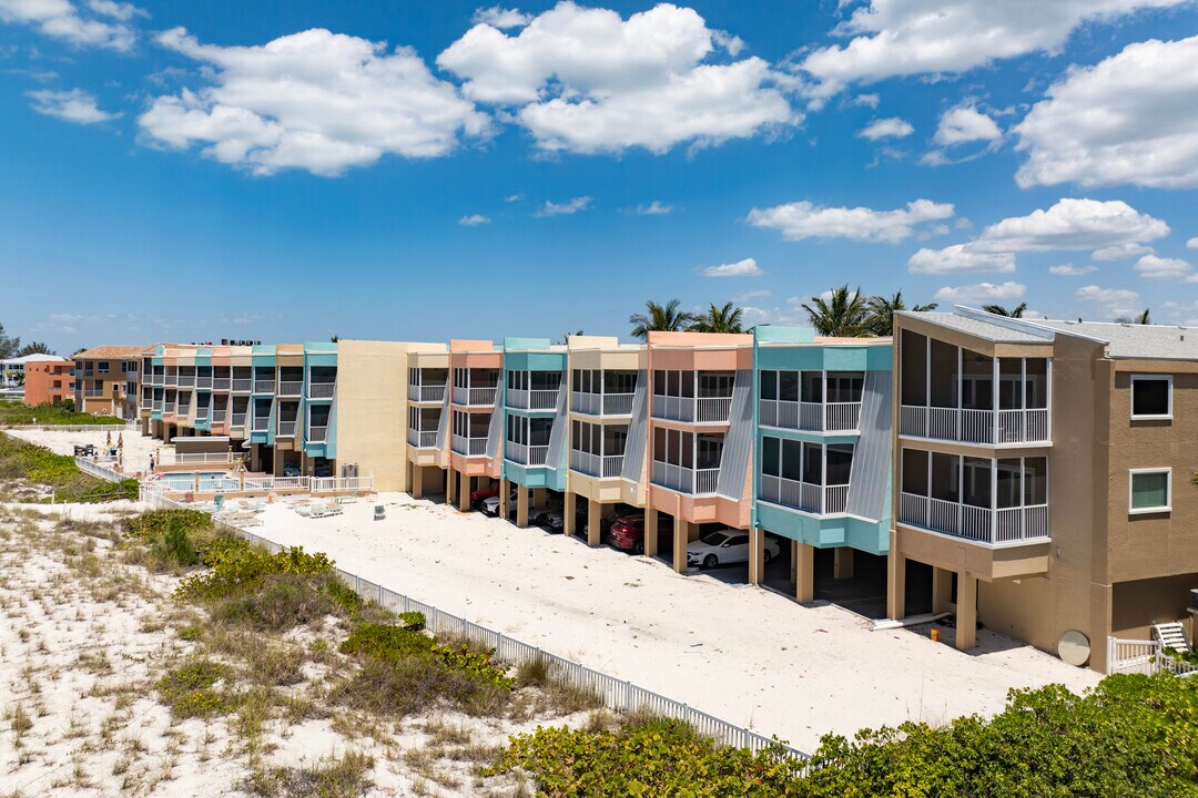 LaCosta Condominium in Bradenton Beach, FL - Building Photo