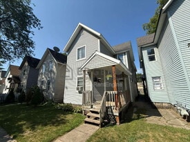 1323 Broadway Ave NW in Grand Rapids, MI - Building Photo