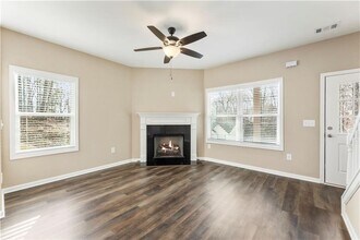 6260 Akins Way in Cumming, GA - Foto de edificio - Building Photo