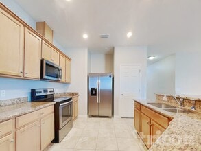 12283 Moss Lake Loop in New Port Richey, FL - Foto de edificio - Building Photo