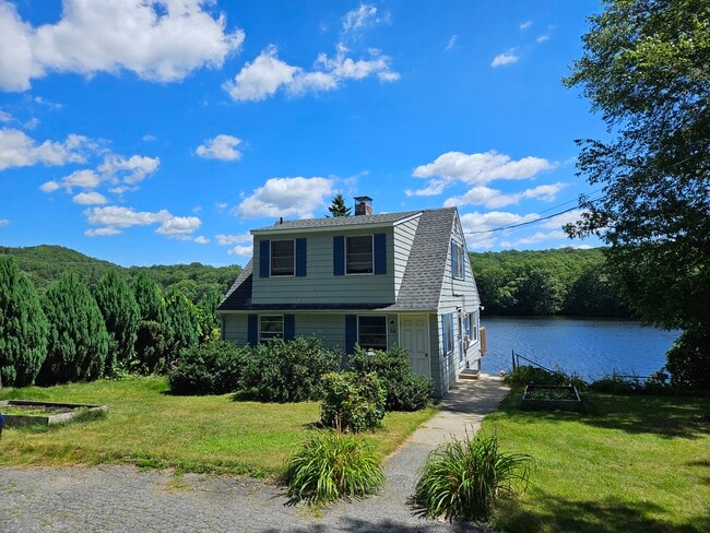 66 Long Pond Rd S in Ledyard, CT - Building Photo - Building Photo