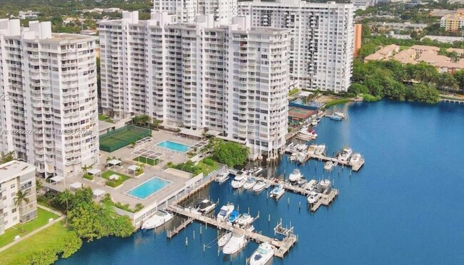 18061 Biscayne Blvd, Unit EXTRA LARGE 2 BEDROOM AVE in Aventura, FL - Foto de edificio - Building Photo