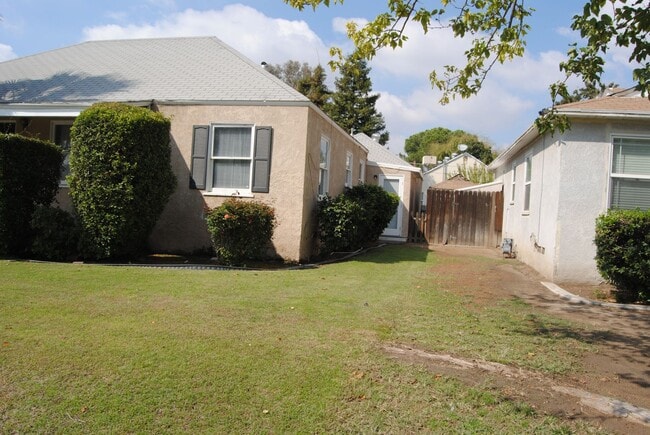3005 Spruce St in Bakersfield, CA - Building Photo - Building Photo