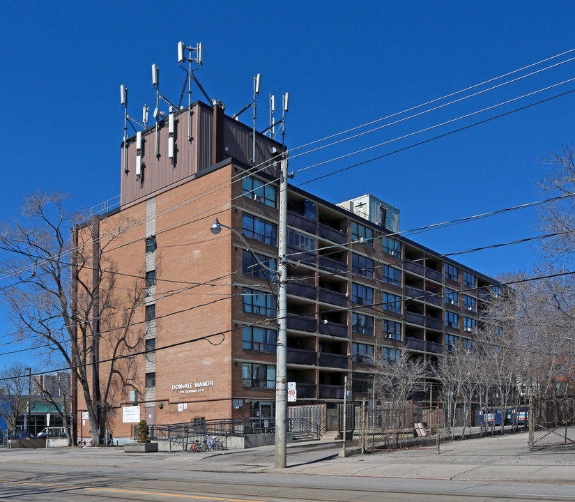 Donvale Manor in Toronto, ON - Building Photo