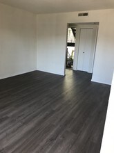 14518 127th Ave NE-Unit -W71 in Kirkland, WA - Foto de edificio - Building Photo