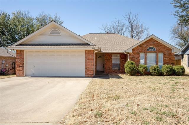 215 Linda St in Aubrey, TX - Building Photo - Building Photo