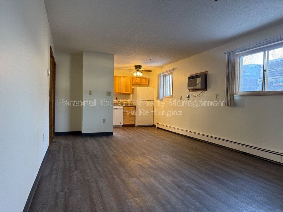 320 6th St S in Moorhead, MN - Building Photo