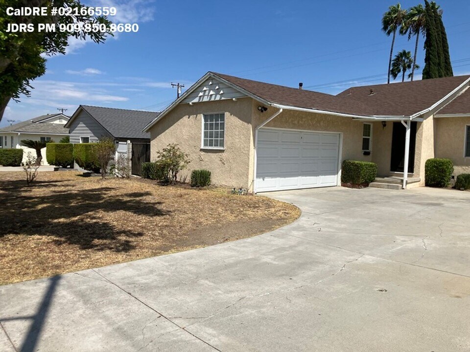 1910 Olympus Ave in Hacienda Heights, CA - Foto de edificio