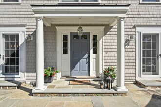 36 Evergreen Rd in Greenwich, CT - Building Photo - Building Photo