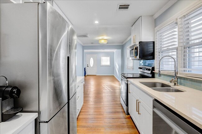 34 Shoreland Terrace in Middletown, NJ - Building Photo - Building Photo