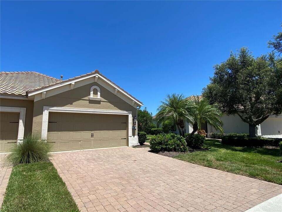 1387 Backspin Dr in Englewood, FL - Building Photo