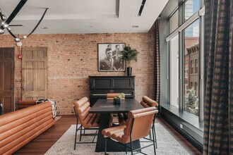 240 Rep. John Lewis Way N in Nashville, TN - Foto de edificio - Building Photo