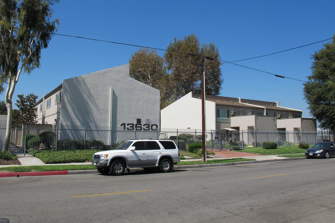 Foster Avenue Apartments in Baldwin Park, CA - Foto de edificio