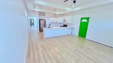 7018-5914 02 in Cleveland, TX - Building Photo - Building Photo