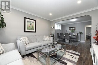 1535 Pharmacy Ave in Toronto, ON - Building Photo - Building Photo