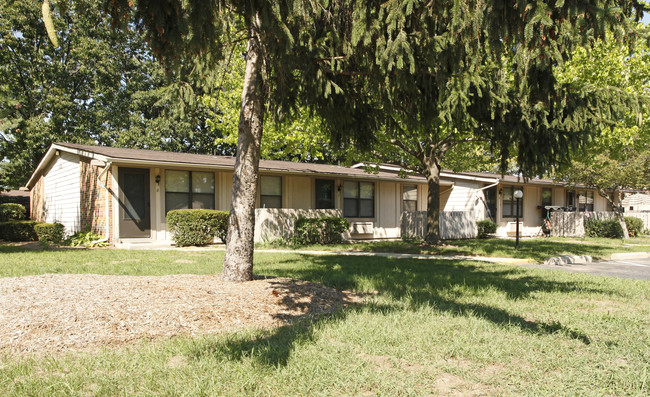 Ridgewood Apartments in Westland, MI - Building Photo - Building Photo