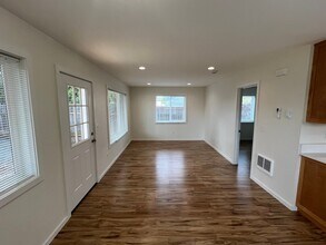 137 Briarcliff Dr-Unit -137 A Briarcliff Dr in Eugene, OR - Building Photo - Building Photo