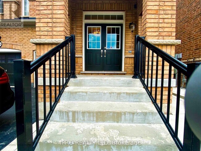 38 Wasaga Rd in Brampton, ON - Building Photo - Building Photo