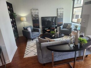 233 E 13th St in Chicago, IL - Building Photo - Building Photo