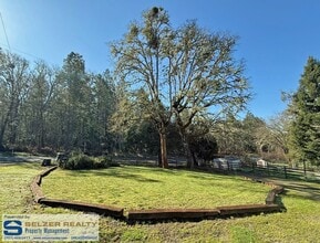 1854 E Hill Rd in Willits, CA - Building Photo - Building Photo