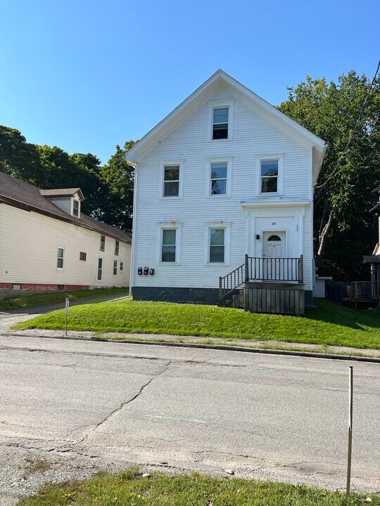 16 Bower St, Unit #3 split lvl one bedroom in Bangor, ME - Building Photo