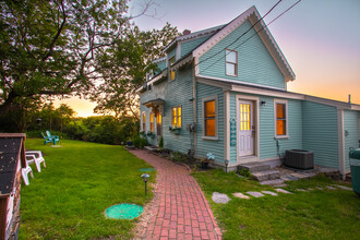 7 Mechanics Pl in Gloucester, MA - Building Photo - Building Photo